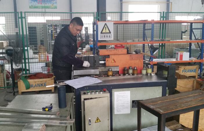 快盈lV入口500万，主营：高低压开关柜，高低压无功补偿柜，消弧消谐装置，自动化控制系统，综保、仪表等，全国统一客服热线：400-0551-777