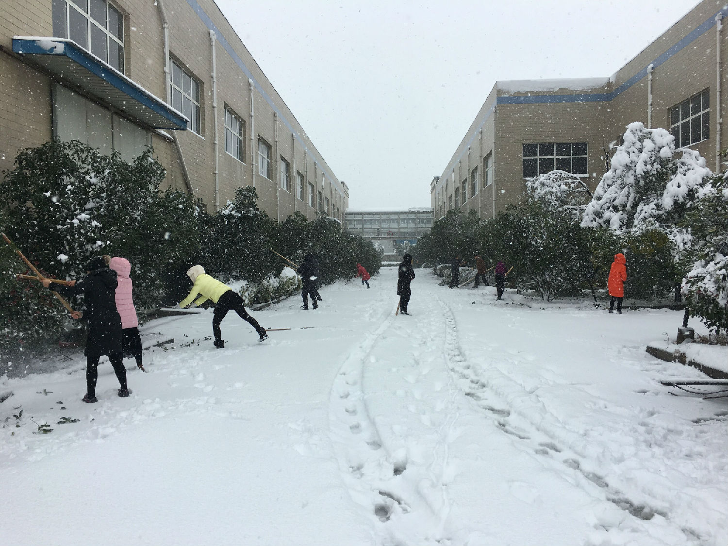 安徽得润电气 高低压 开关柜 厂家 扫雪 电话：400-0551-777 qq：3176885416