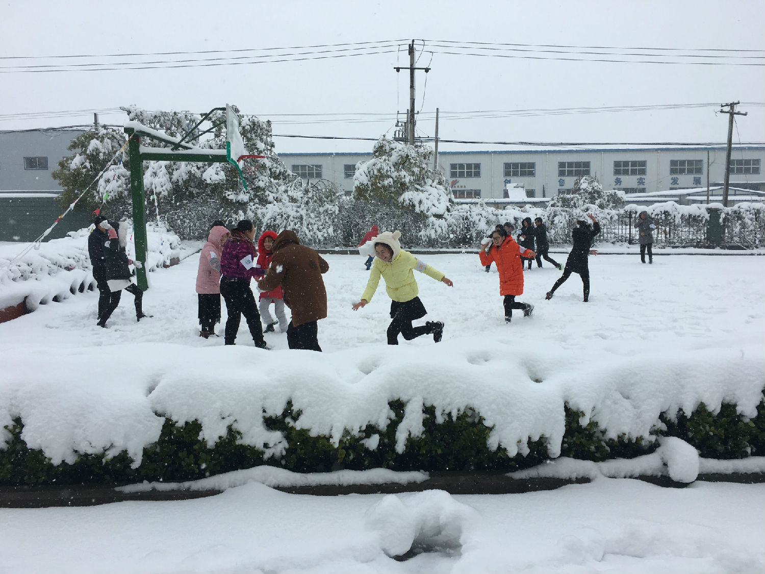 安徽得润电气 高低压 开关柜 厂家 扫雪 电话：400-0551-777 qq：3176885416