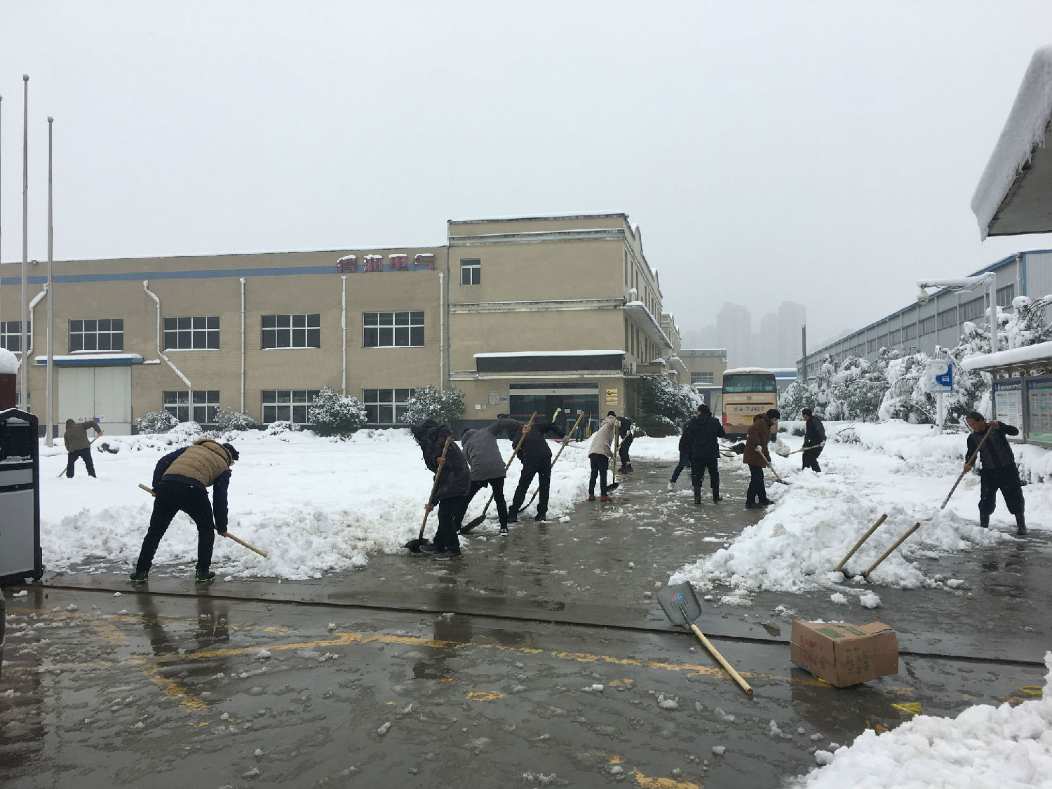 安徽得润电气 高低压 开关柜 厂家 扫雪 电话：400-0551-777 qq：3176885416