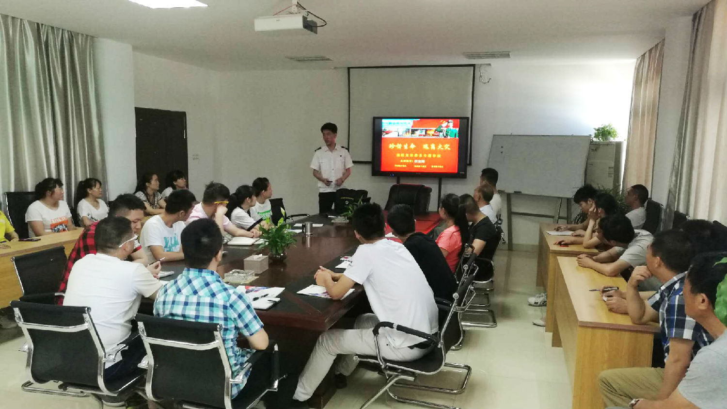 安徽得润电气 成套高低压开关柜厂家 报价 电话：400-0551-777 qq：3176885416
