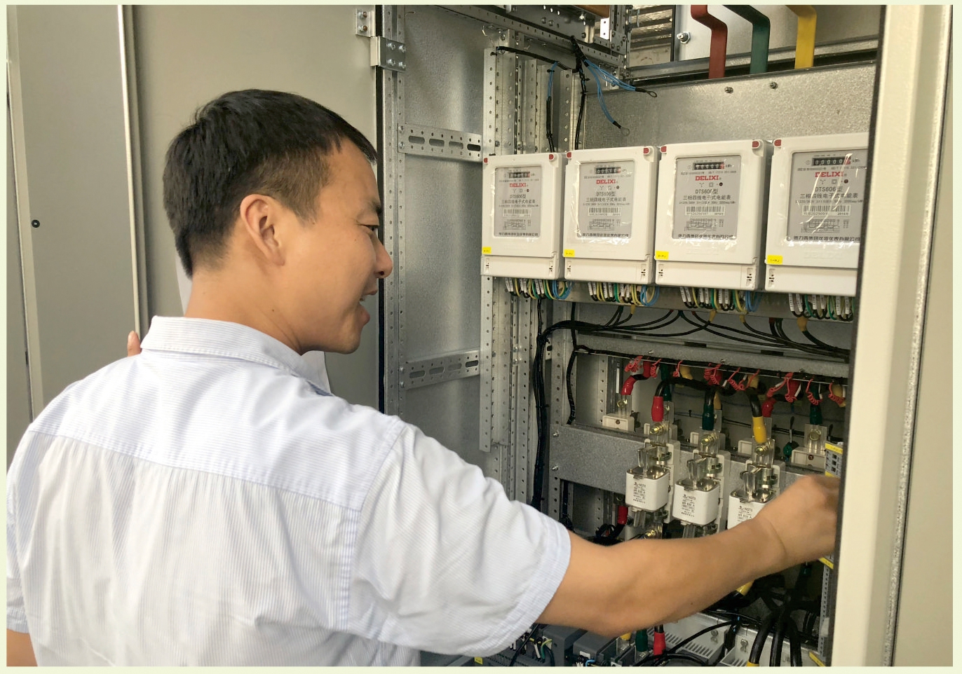 安徽得润电气 开关柜 旁路柜厂家 电话：400-0551-777 qq：3176885416