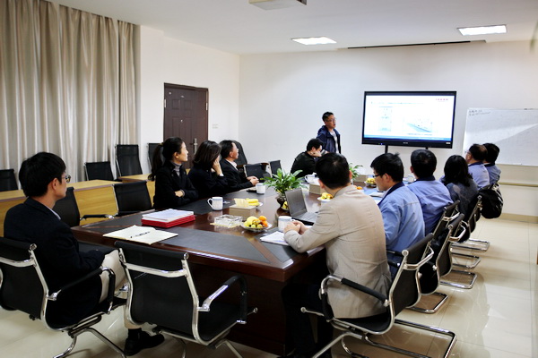 双方进行会议交流
