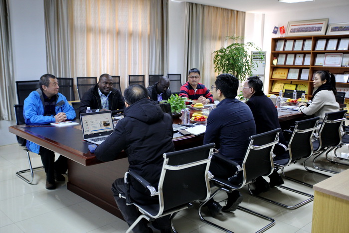 双方会议交流中
