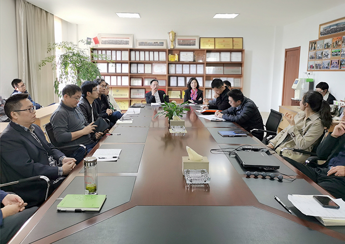 会议交流讨论中.jpg
