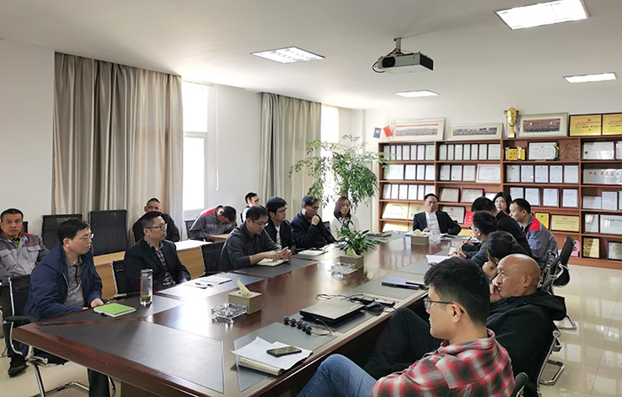 会议讨论中.jpg