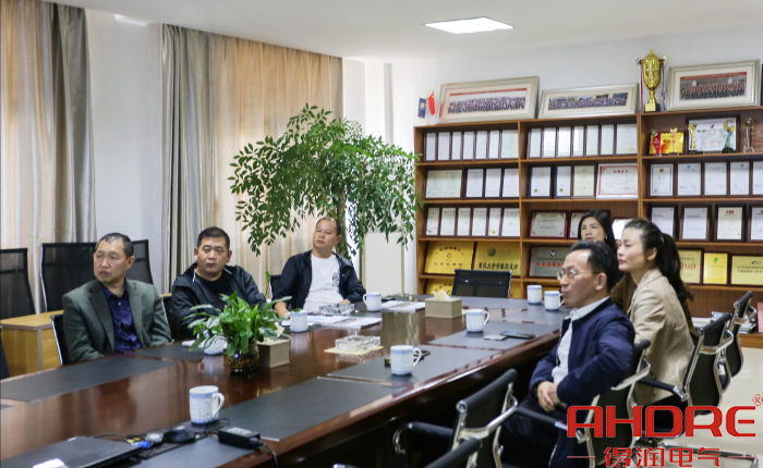 会议中.jpg