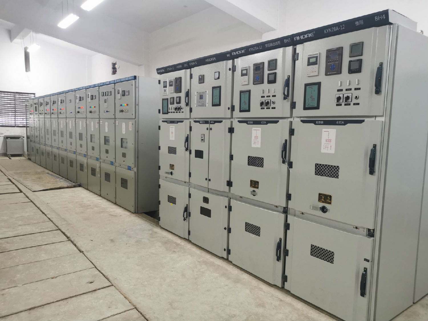得润电气高压开关柜KYN28A-12中置柜现场