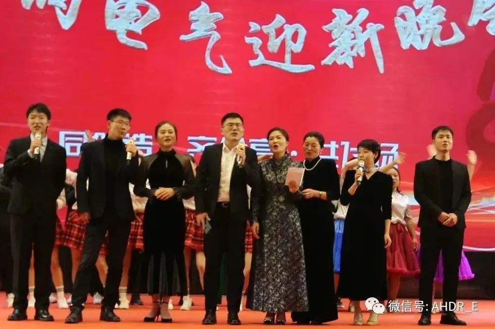 大合唱《难忘今宵》