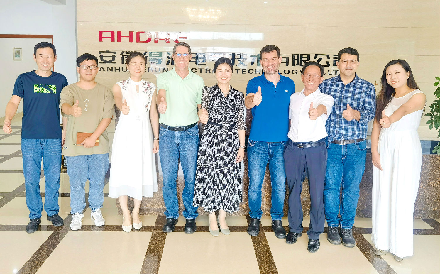 得润电气与votorantim集团合影图