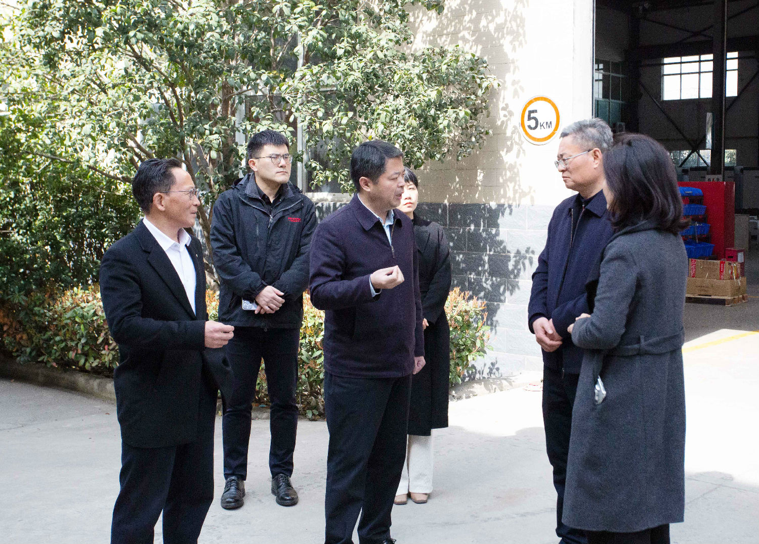 俞成山主席走访交谈