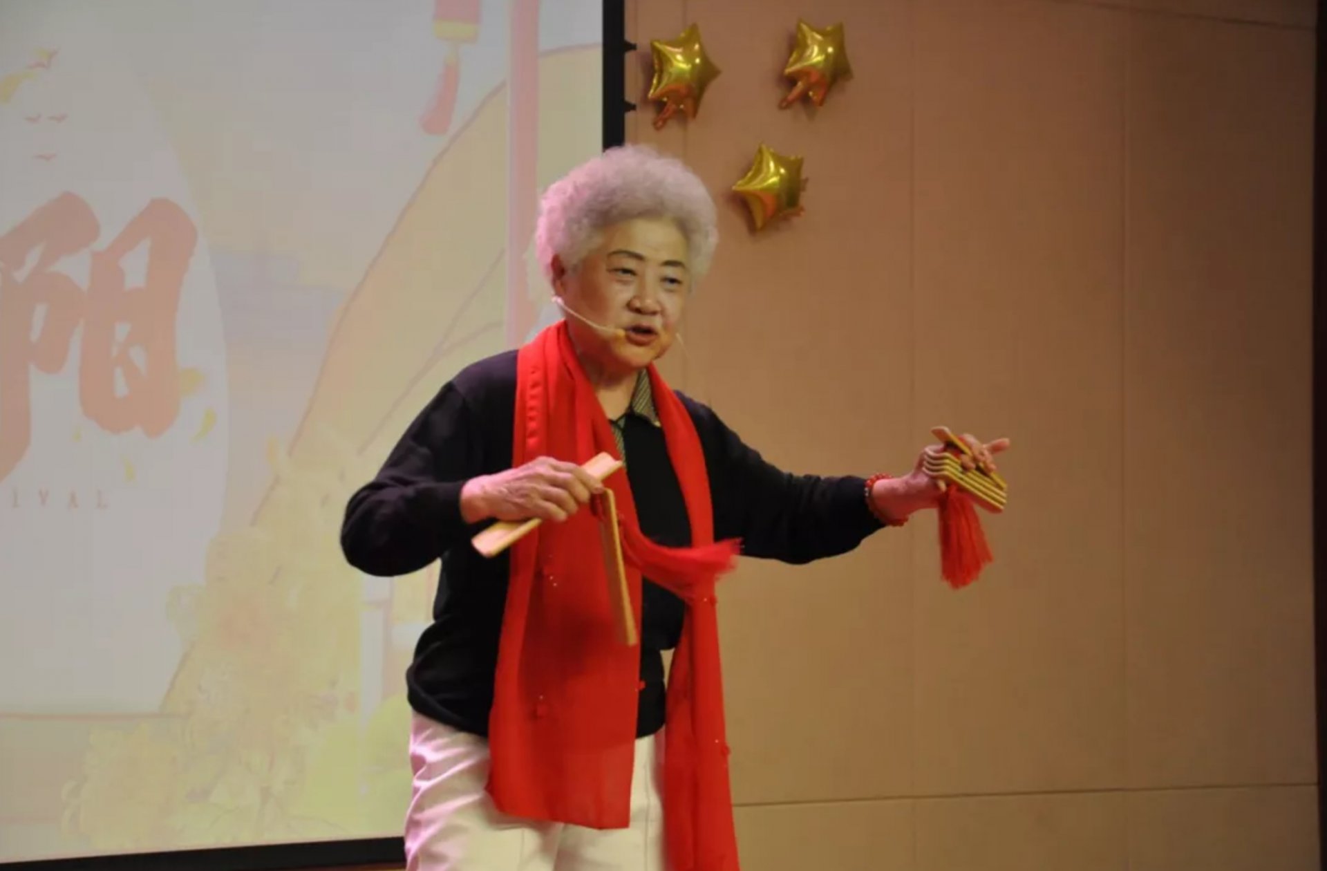 上午的敬老爱老服务售卖服务日活动