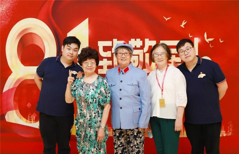 一段段昂扬又熟悉的旋律响起