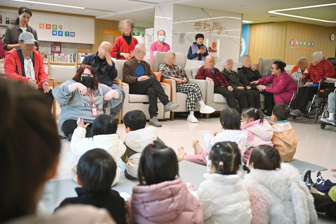 在文艺汇演的精彩纷呈里